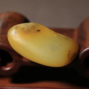 新疆和田玉鸡油黄沁籽料原石原料手把件雕刻原料玩料籽玉石证书